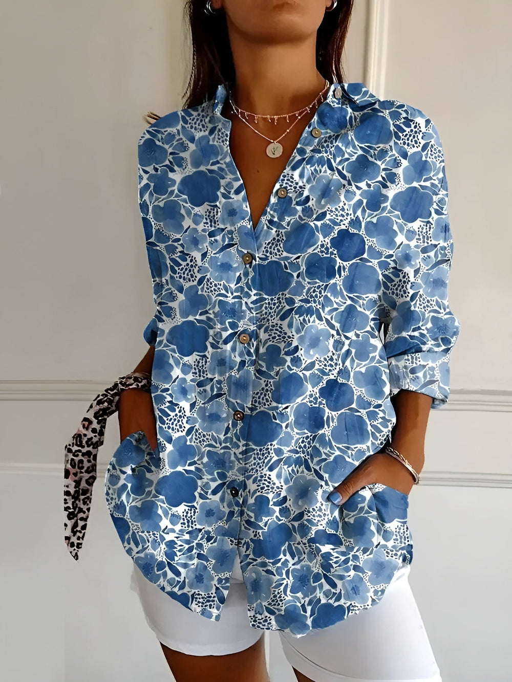 Bonnie | Dameskjorte med blomsterprint og knapper i hør 1