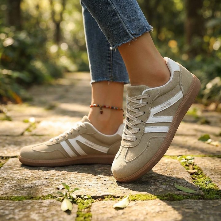 Serena | Dame Retro Lave Snøresneakers Med Gummisål 1